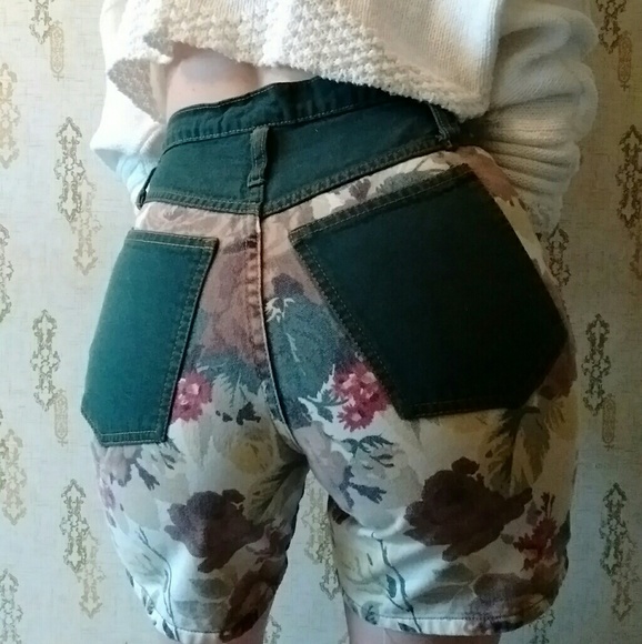 |SOLD| Floral 90's High Waist Denim Shorts - Picture 2 of 8
